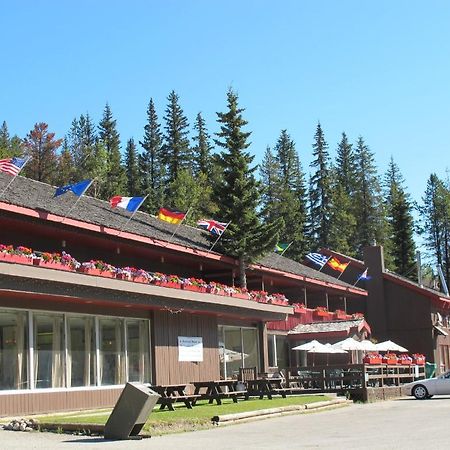 The Great Divide Lodge Field Exterior photo