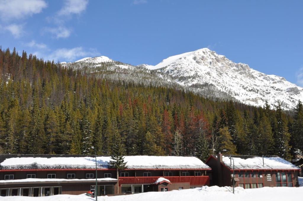 The Great Divide Lodge Field Exterior photo